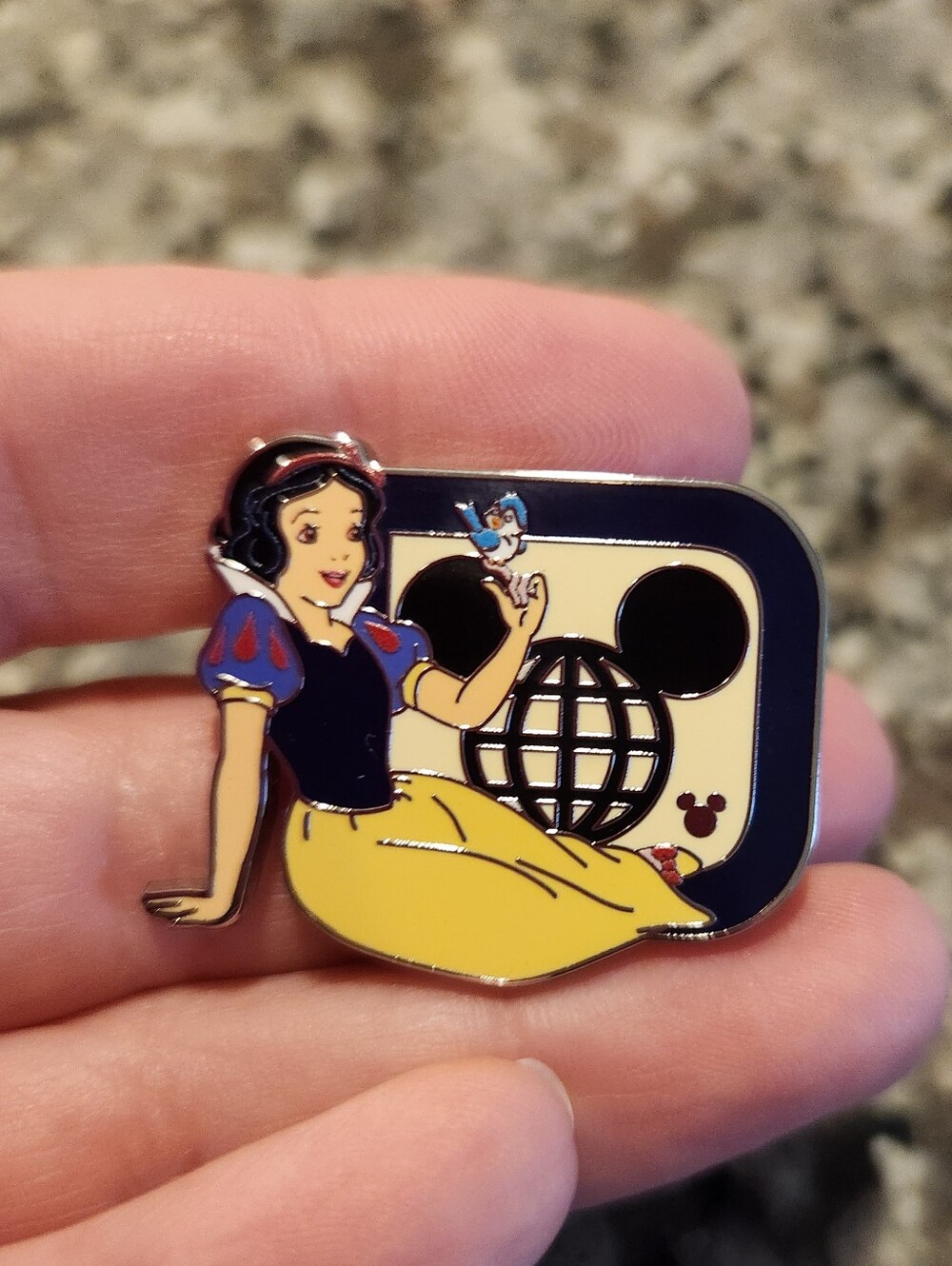 (5 For $30) Disney Pin Snow White WDW D pin Hidden Disney 2025 Wave B Pin